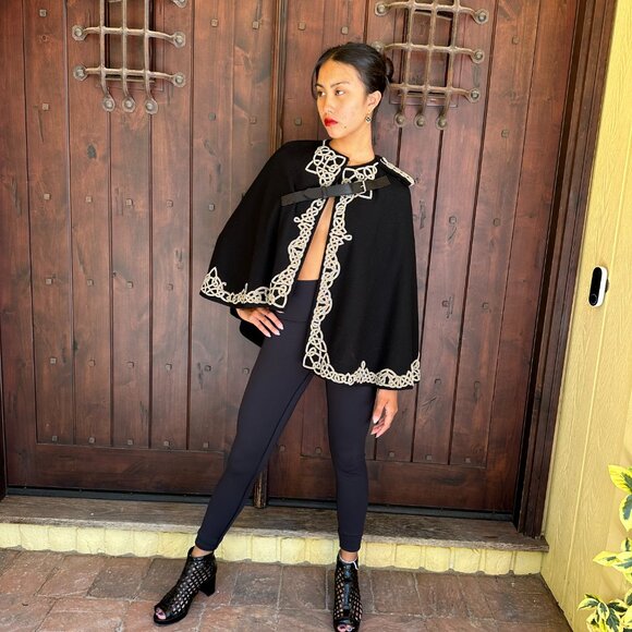 ALEXANDER MCQUEEN BLACK WOOL CAPE - Picture 2 of 12